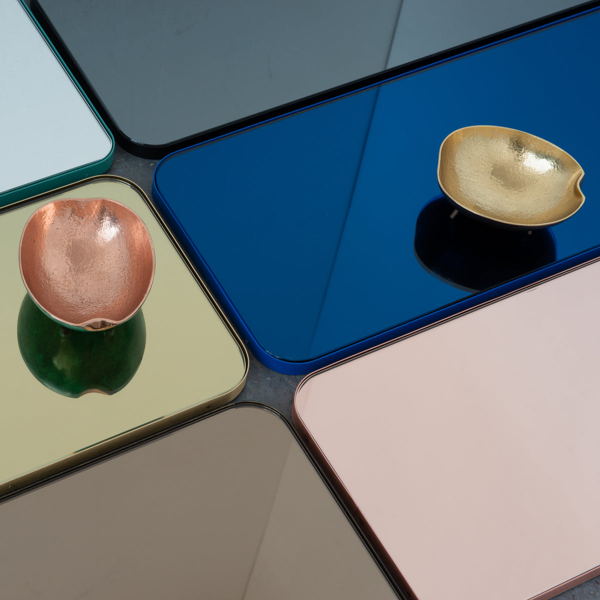 Quadris™ Rectangular Modern Customisable Mirror with a Green Frame