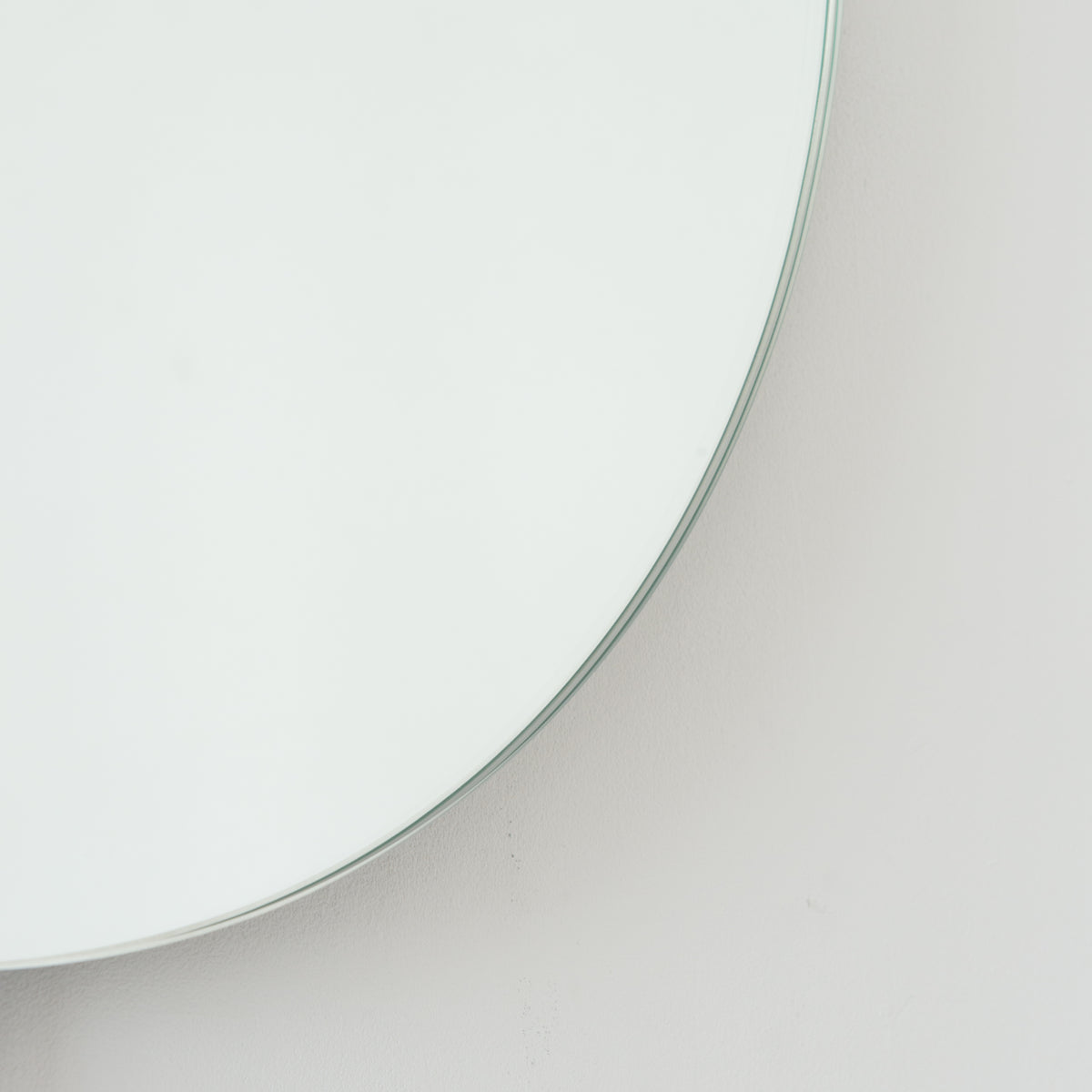 Orbis™ Minimalist Round Frameless Mirror with Floating Effect