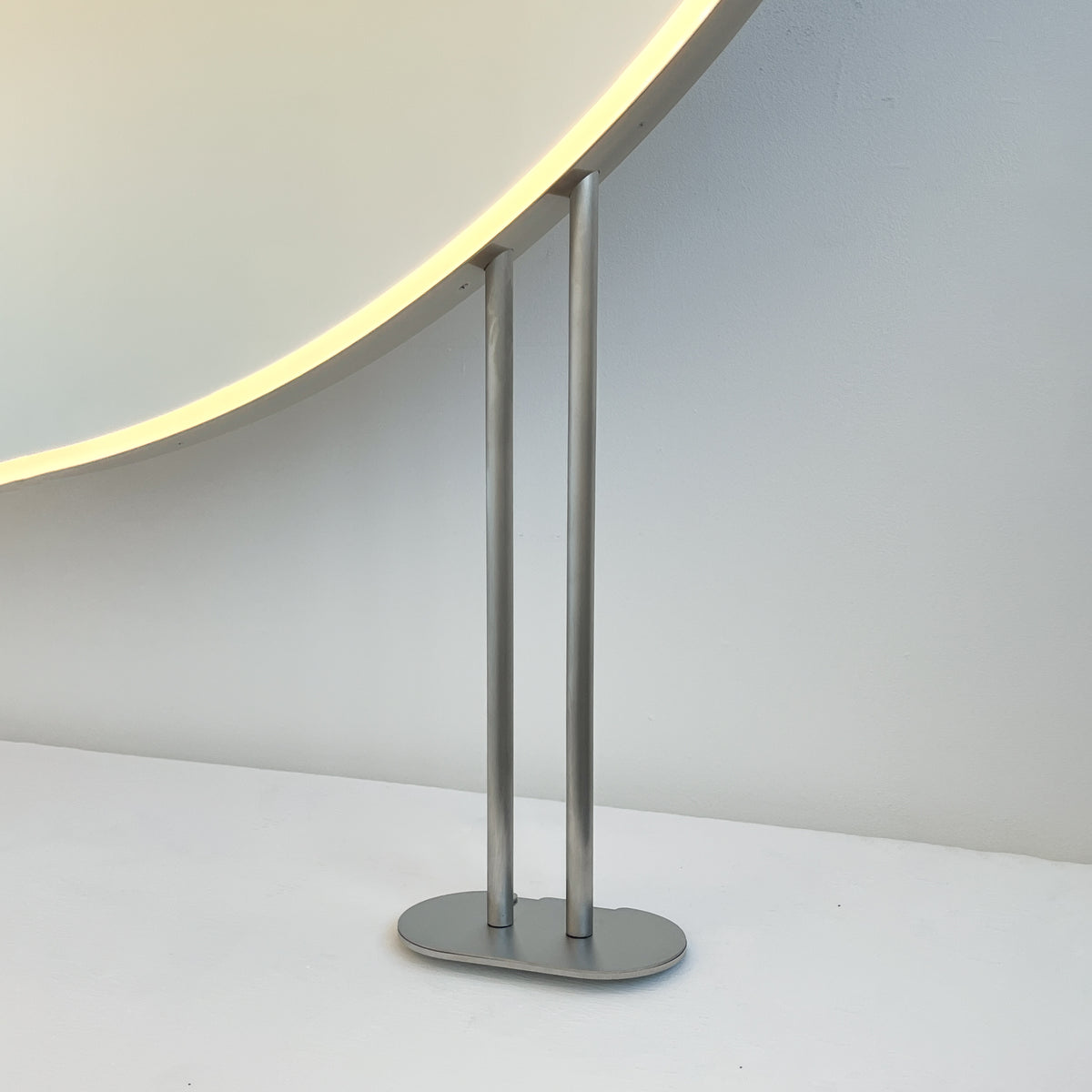 Countertop to Ceiling Round Mirror with Front Illumination