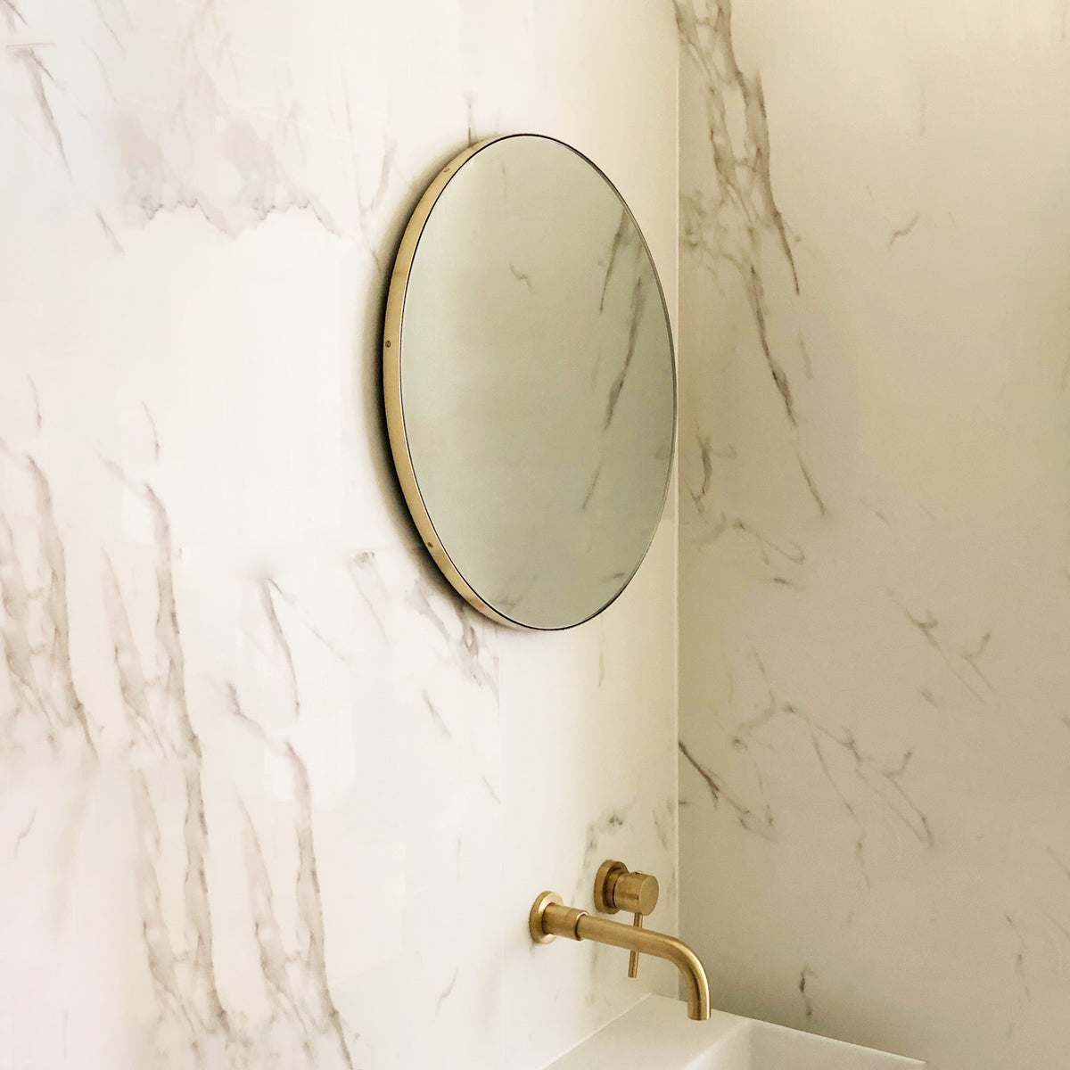 Set of 2 Bespoke Orbis™ Round Minimalist Customisable Mirror with Elegant Brass Frame (600mm)