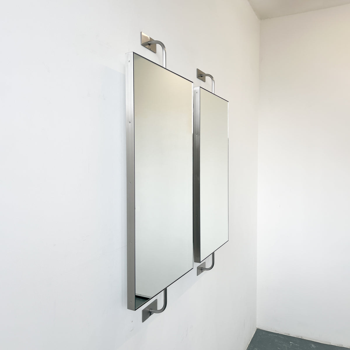 Vorso™ Wall-Attached Rotating Rectangular Mirror with Stainless Steel Frame