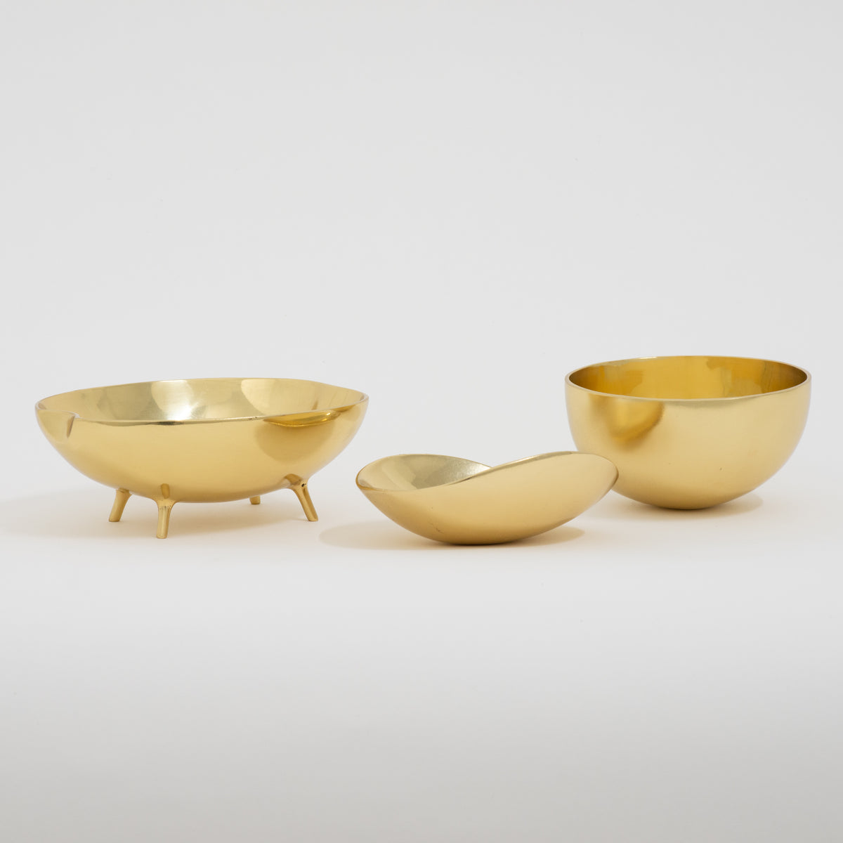 Set of three Brushed Brass Decorative Bowls, Vide-poche