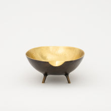 Brass Bowl With Legs, Vide-poche