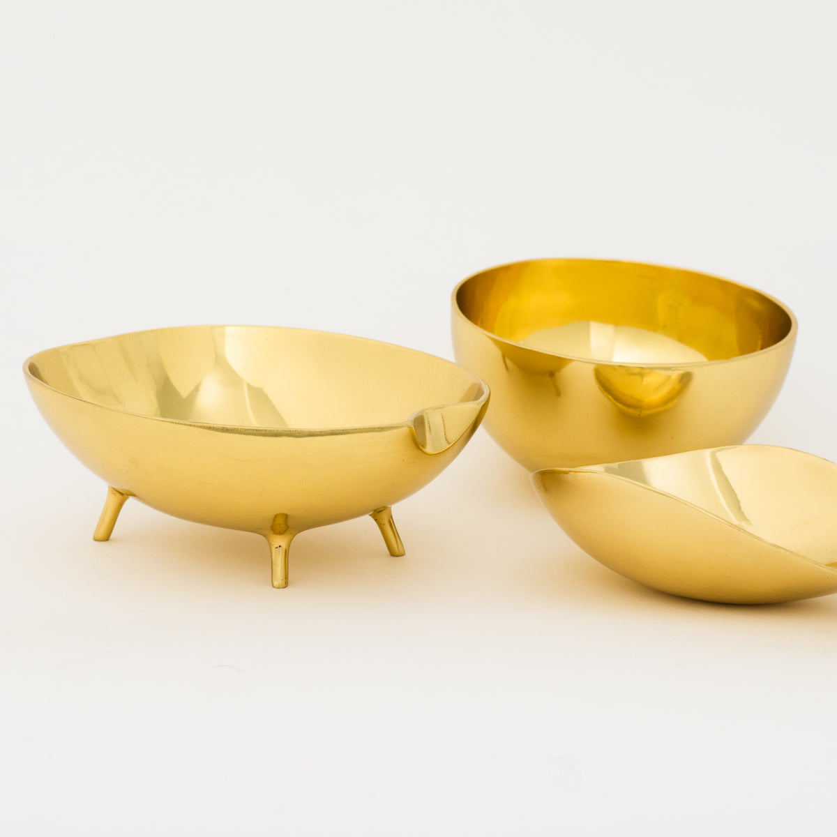 Set of three Brushed Brass Decorative Bowls, Vide-poche