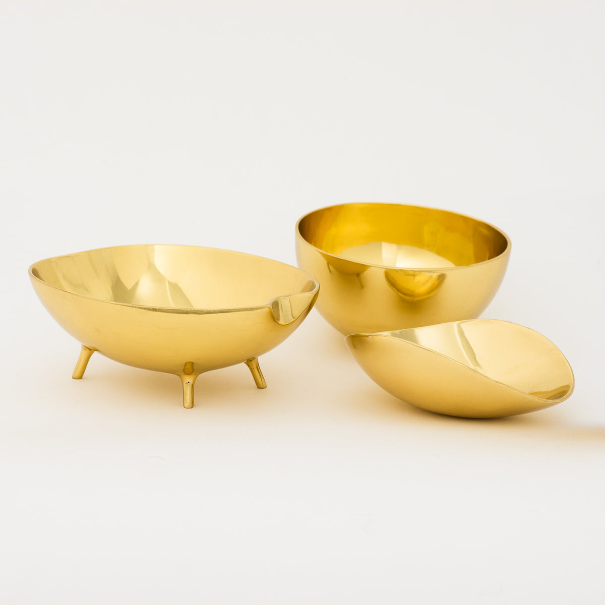 Set of three Brushed Brass Decorative Bowls, Vide-poche