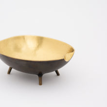 Brass Bowl With Legs, Vide-poche