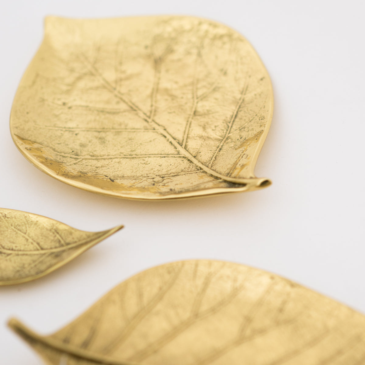 Brass Cast Leaf Decorative Dish Vide-Poche, Large