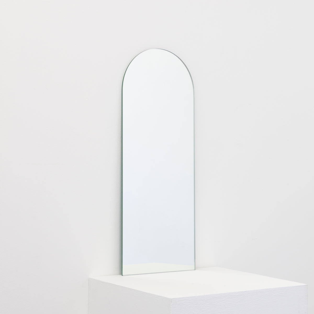 Ex-Display Arcus™ Arched Minimalist Frameless Mirror with a Floating Effect, XL