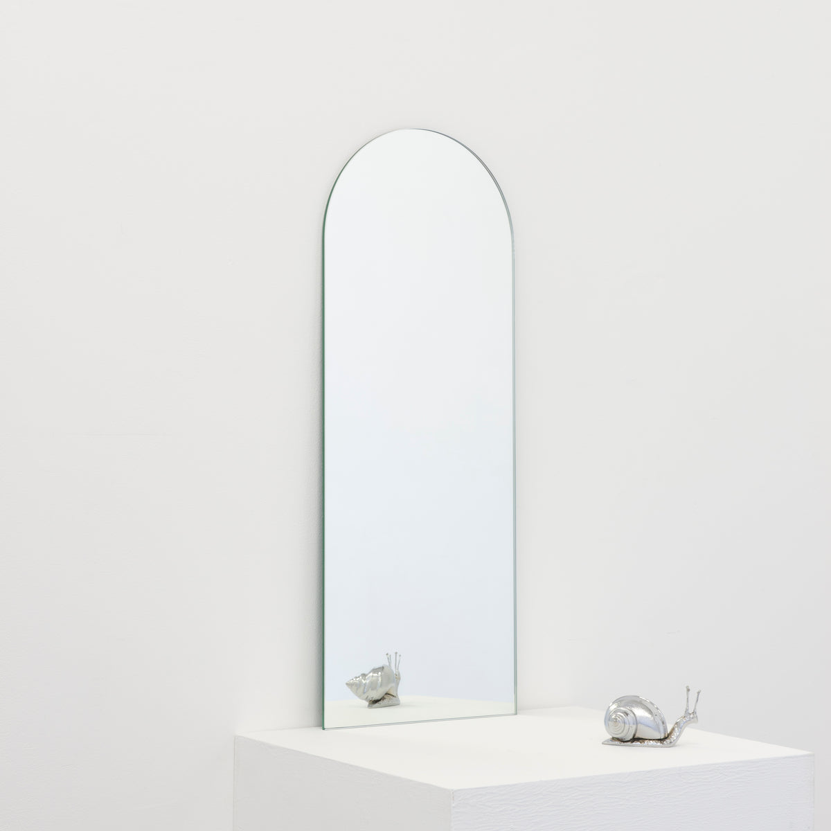 Ex-Display Arcus™ Arched Minimalist Frameless Mirror with a Floating Effect, XL