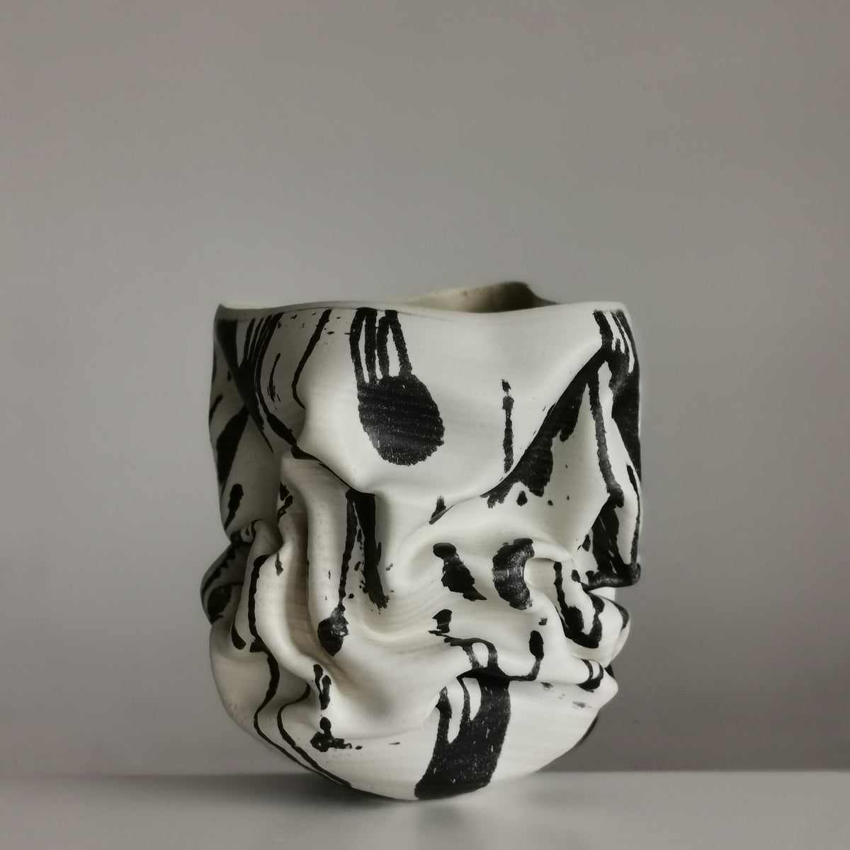 Medium White Dehydrated Form, Unique Ceramic Sculpture Vessel N.62, Objet d'Art