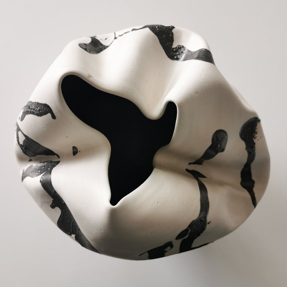 White Undulating Form with Expressive Markings, Unique Ceramic Sculpture Vessel N.79, Objet d'Art