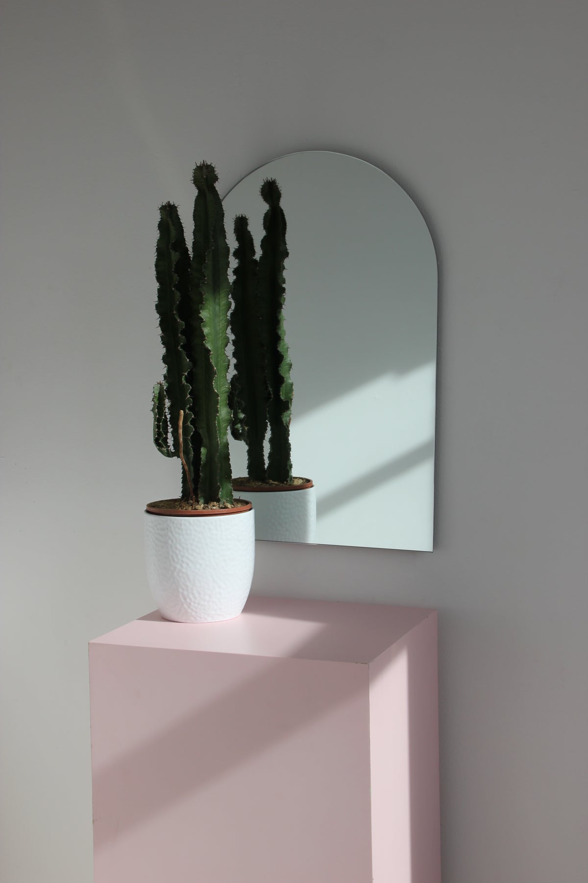 Arcus™ Arch shaped Minimalist Frameless Mirror with a Floating Effect, Large
